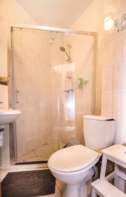 Casa de hóspedes Lovely Budget Double Ensuite In Bricklane Londres